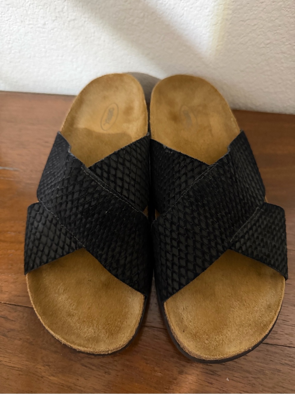 Art Rex Dawn Women’s Black Cross-Strap Slide Sandals with Textured Straps